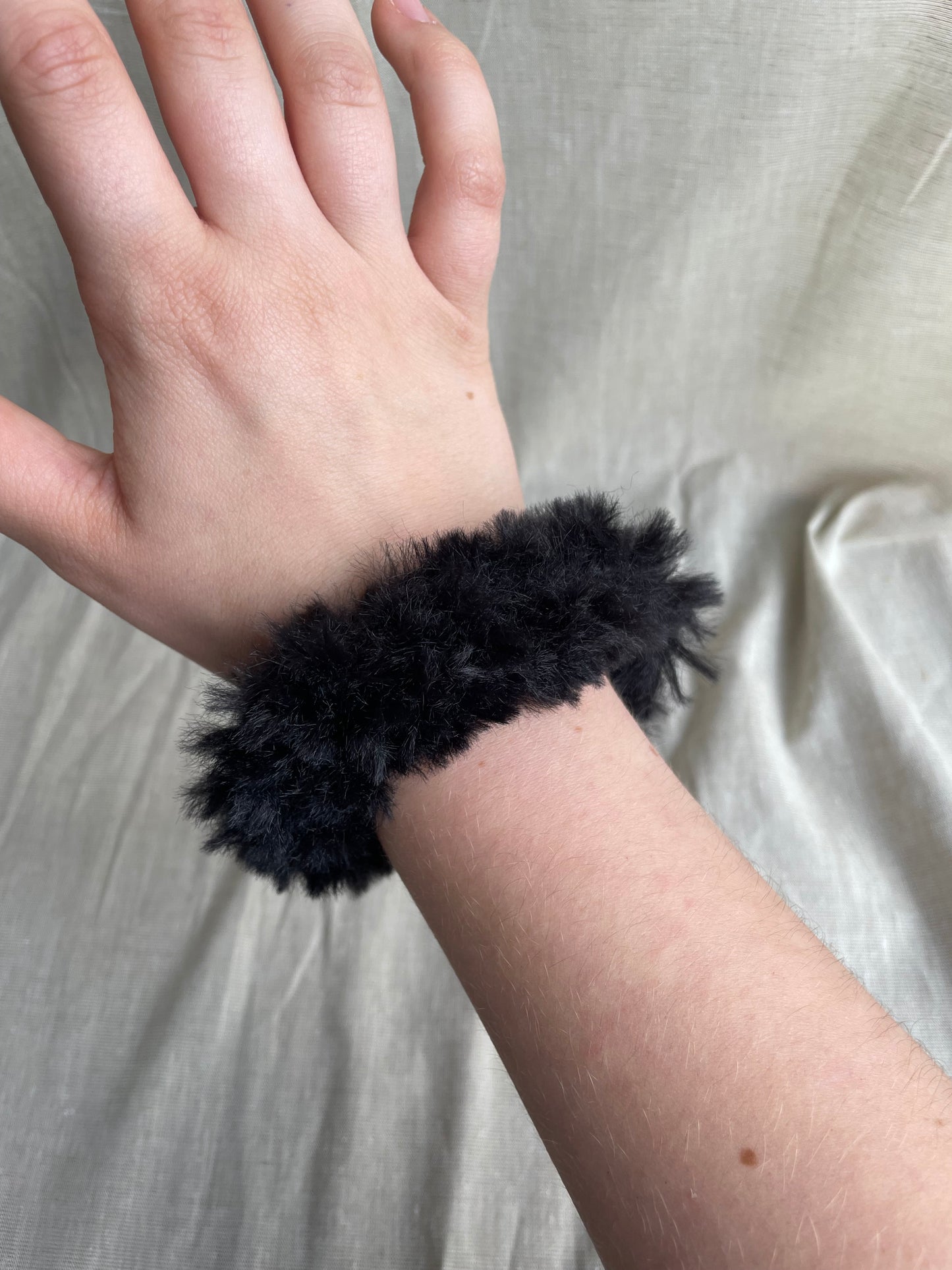 Fluffy Scrunchie Single