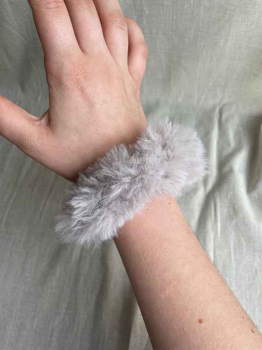 Fluffy Scrunchie Single